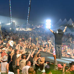 Country Thunder