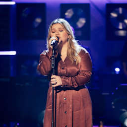 Kelly Clarkson Parking