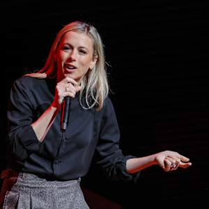 Iliza Shlesinger Image