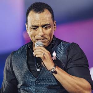 Jon Secada Image