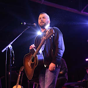 Tyler Farr Image