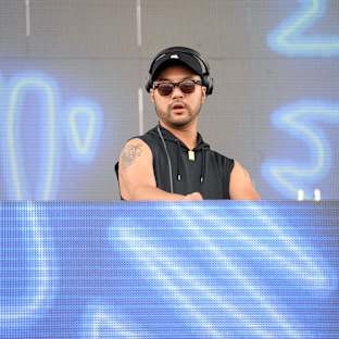 Wax Motif Image