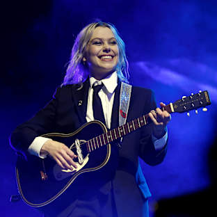 Phoebe Bridgers Image